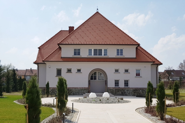 Polkovice zdobí opravená vila s duší první republiky (Zdroj: BRAMAC)