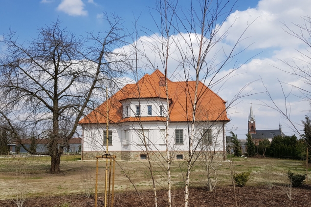 Polkovice zdobí opravená vila s duší první republiky (Zdroj: BRAMAC)