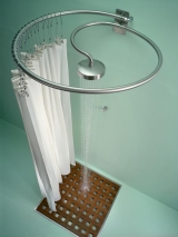 Sprcha Pluviae (Rapsel), design Matteo Thun, kartáčovaná nerezová ocel, cena v závislosti na připojení od 52 779 Kč, KOZÁK BATH & INTERIOR