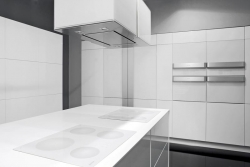 Varná deska ECT 680 ORA W, 4 zóny hi-light, cena 16 990 Kč; indukční varná deska IT 640 ORA W s ovládáním Touch a funkcí Boost, cena 28 990 Kč, GORENJE