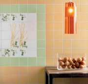 Těstoviny na obkladech, proč ne? Série Game pasta (MARCA CORONA), dekor rozměr 10 x 10 cm, cena 199 Kč/4 ks, obklad rozměr 10 x 10 cm, cena 1 060 Kč/metr čtvereční, ALISEO