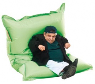 Křeslo Fatboy original v barvě zelené, omyvatelný materiál, výplň granule, rozměry 140 x 180 cm, cena 8 600 Kč, LOCCO