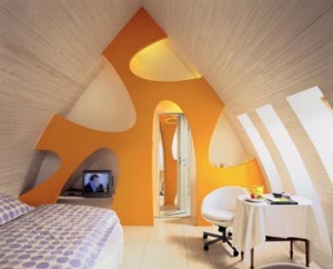 Pokoj zcela nahoře, na půdě. Architekt Roman Koucký popustil uzdu fantazii...