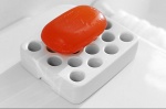 Plastová mýdlenka z kolekce Marc Newson, rozměry 12 x 10 cm, cena 2 823 Kč (IDEAL STANDARD)