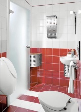 Kolekce Oblic (Villeroy and Boch), keramika, umyvadlo, cena od 4 900 Kč bez DPH, umyvadlo 40 x 26,5 cm, cena 2 875 Kč bez DPH, klozet s hlubokým splachováním 41,5 x 53,5 cm (závěsný model), cena od 8 450 Kč bez DPH, odsávací pisoár, cena od 10 100 Kč bez DPH, podstavec pod umyvadlo, cena od  5 025 Kč bez DPH, zrcadlo 39 x 54 cm včetně svítidla od 5 425 Kč bez DPH, KOUPELNY PTÁČEK