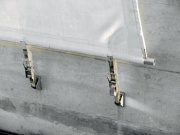 Detail úchytů plátěné střechy