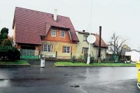 Rodinný dům s výrazně městským charakterem vyrostl na místě jiného, dnes již odstraněného objektu