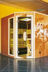 Domácí sauna může být malá, ale při dostatku místa a finančních prostředků lze experimentovat s tvary, velikostí prosklení i kombinací stavebních materiálů