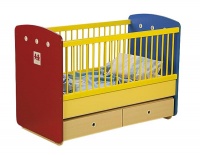 Dětská postýlka C-1351-S, rozměr 129 x 68 x 94 cm. Cena 9 996 Kč včetně matrace o rozměru 60 x 125 cm, ALAX