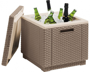 7. Úložný stolek Cube (ALLIBERT) lze naplnit ledem a uchovávat v něm chlazené nápoje nebo ho využít k sezení, 42 × 42 cm, výška 38 cm, cena 1 190 Kč, www.hornbach.cz