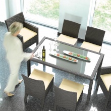 Interiérový nábytek Atrium Dining (Kettler), hliníková konstrukce v kombinaci s výpletem ze speciálního vlákna Sunloom Plus, jídelní židle, cena 4 490 Kč, křeslo s područkou, cena  4 490 Kč, stůl, 145 x 85 x 73 cm, cena 16 990 Kč, LIFESORT