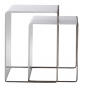 2 en 1 (design Christian  Werner), kov/lak, rozměr 42 x 50 x42 cm, cena 12 860 Kč, a 45 x 60 x 45 cm, cena 14 080 Kč, LIGNE ROSET