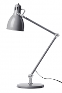 V jejich stylu: Pracovní stolní lampa Aröd s nastavitelným ramenem a stínítkem, www.ikea.cz