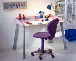 Pracovní stůl Fe-Lilla (Čilek), 125 x 84 x 78 cm, cena 3 250 Kč, www.emilka.mimishop.cz