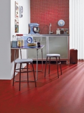 Marmoleum s dvouvrstvou povrchovou úpravou Topshield pro vyšší odolnost, snazší údržbu a čištění. Cena 595 Kč za metr čtvereční bez DPH, FORBO