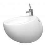 Součástí vybavení koupelny je také závěsný bidet ze série Il Bagno Alessi One
