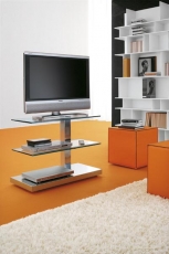 TV stolek Play C (Catelan Italia), ušlechtilý kov, sklo čiré i pískované, 85 x 40,5 x 64 cm, cena 38 197 Kč, ABITARE