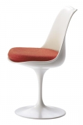 Židle Tulip Chair (Knoll International), plast a čalounění, cena od 29 988  Kč, KONSEPTI