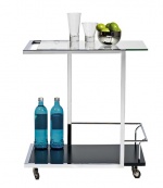 Servírovací stolek Occa 2000 (BoConcept), sklo a černý lak, cena 9 170 Kč