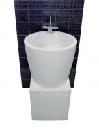 Umyvadlo z kolekce Starck X (DURAVIT), 37 277 Kč, baterie Axor Starck X (HANSGROHE), 16 511 Kč
