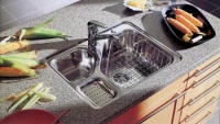 Vestavný dřez Trion 60 S-CN určený pro spodní skříňku širokou 60 cm vytváří optimální pracoviště pro mytí a přípravu pokrmů. Cena včetně DPH 12 990 Kč, TEKA