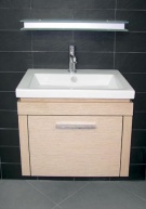 Umyvadlo 2nd Floor (DURAVIT), 60 cm, 10 621 Kč, umyvadlová skříňka 27 489 Kč, baterie Axor Uno2 (HANSGROHE), 15 988 Kč