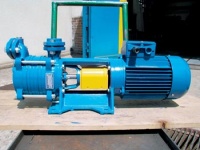 Samonasávací čerpadla SVA jsou určena pro čerpání pitné a užitkové vody do 90 °C bez mechanických nečistot. Jsou vhodná zejména v zařízeních domácích vodáren, v trvalých sídlištích a chatách, pro postřik zahrádek a všude tam, kde sací výška včetně odporů v potrubí nepřekročí 8 m. Cena soustrojí s motorem od 6 240 Kč (Sigma Pumpy Hranice)