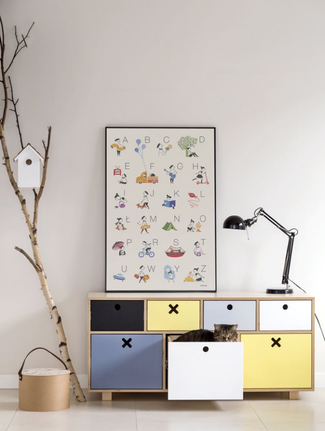 Hravost vnese do interiéru šifonér značky Durbas Style, lakovaná překližka/MDF deska, 40 x 55 x 120 cm, cena 9 459 Kč, www.bonami.cz