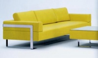 Sedací souprava Carré od firmy Wittmann, design Matteo Thun, 178 x 38 x 90 cm. Cena v látkovém provedení 85 687 Kč, v kůži od 141 215 Kč, STUDIO VIZE