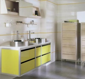 Velké formáty obkladů se pokládají s minimální spárou. Série Gama (PORCELANOSA), obklad 33 x 66,6 cm, cena 1 649 Kč/metr čtvereční, listela 1,5 x 33,3 cm, cena 295 Kč/ks, BATHMEN