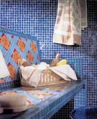Posezení na lavičce v netradičním pojetí. Série Flowers (BISAZZA), mozaika, cena 6 500 Kč/metr čtvereční, IMARMITALIANI