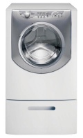 Pračka Aqualtis AQXXF 129 H (Ariston), nadstandardní velikost dvířek, buben je nakloněn o 8 stupňů. Pračka se prodává i ve variantě Slim s hloubkou 42 cm. Programy Silent, Super Wash, Woolmark Platinum Care, doporučená cena 18 990 Kč, v prodejnách Electroworld