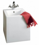 Pro tuto koupelnu jsme vybrali bidet Frozen (SIMAX) v netradičním hranatém tvaru