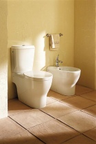 Klozet s nádrží 3/6 l, cena 7 750 Kč, stojací bidet, cena 8 029 Kč (ceny bez DPH)