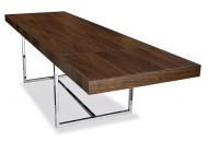 Jídelní stůl Metropole (Calligaris), matný nebo lesklý kov, deska dýhovaná, 130 x 90 cm nebo 200 x 100 cm, cena od 23 936 Kč, EUROLUX LIGHTING
