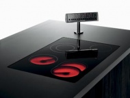 Sklokeramická varná deska EHL 6650 P (ELECTROLUX) se 4 Hi-Light plotnami, z toho 2 dvouokruhové. V provedení bez samostatného digitálního ovládání stojí 15 025 Kč, ELECTROLUX