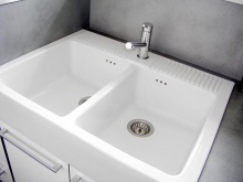 Keramický dvojdřez Domsjö je v IKEA za 3 990 Kč