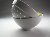 Dvoudílná mísa na ovoce Percolator, porcelán, průměr 16,5 cm, cena 800 Kč, www.maliska.cz