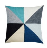 Geometrický povlak na polštář Bobby, pletená jemná vlna, 50 x 50 cm, vyrábí Lucky Boy Sunday, www.designville.cz