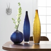 Váza Surface (Leonardo), v různých barvách, malá stojí 1 100 Kč, velká 2 080 Kč, HOME ART
