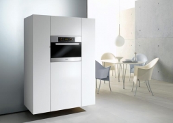 Vestavná parní trouba DG 5060 (Miele), nerezový vnitřní prostor, přesná elektroregulace teploty, příkon 2 600 W, cena nerezového provedení 50 990 Kč, MIELE