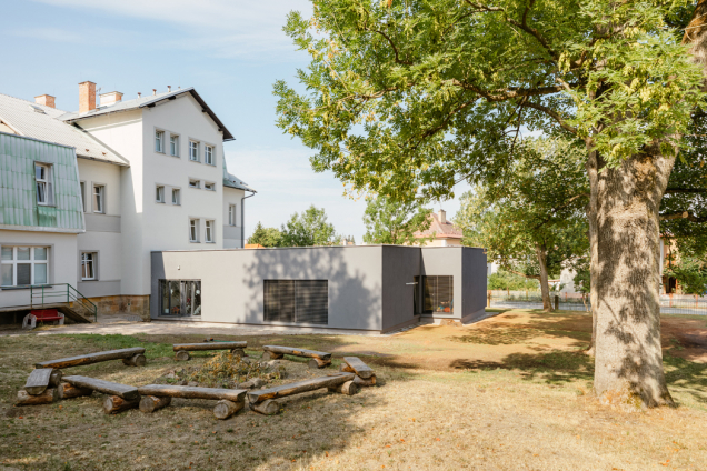 Dětská rehabilitace se přestěhovala do nově zbudovaného, bezbariérového pavilonu. (Zdroj: Bramac)