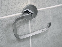Koupelnové doplňky jsou v nerezovém provedení, které se hodí k celkovému designu koupelny