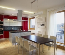 Nepřehlédnutelný bílý solitér navrhla architektka Hana Smitková