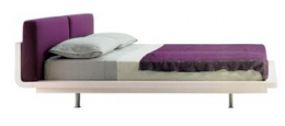 Postel Teddylegno (Lema), design Ludovica & Roberto Palomba, celočalouněná, rozměry 107 x 225 x 180 cm, cena 57 500 do 82 800 Kč, A.I.T.-DESIGN DUROŇ