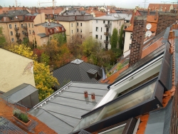 Posuvná střešní okna Solara PERSPEKTIV, po montáži, výhled do vnitrobloku.
