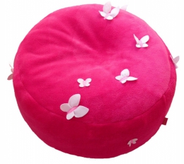 Sedací vak Butterfly je vyroben z bavlněného sametu stejně jako plyšové hračky, snímatelný vnější potah, O 65 cm, výška 26 cm, cena 990 Kč, www.pinkie.cz