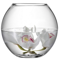 Váza z kolekce Orb (LSA International), sklo, průměr 15, 20 a 24 cm, cena od 594 Kč, www.lsa.cz