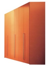 Oranžová šatní skříň (Tomasella), oranžový lak, 279,6 x 255 x 65 cm, cena 94 587 Kč, LOCCO