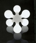 Atomium (Hopf & Wortmann, Kundalini), polyetylen, průměr 76 cm, cena 13 262 Kč, UNI LIGHT